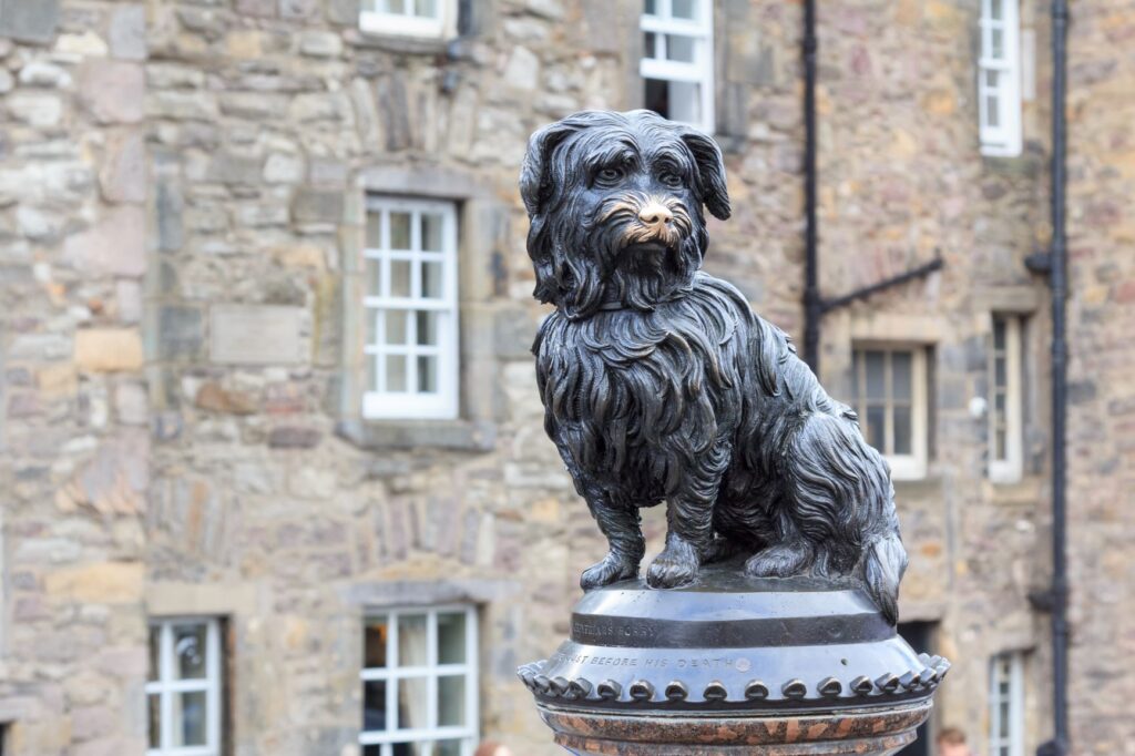 statue de skye terrier